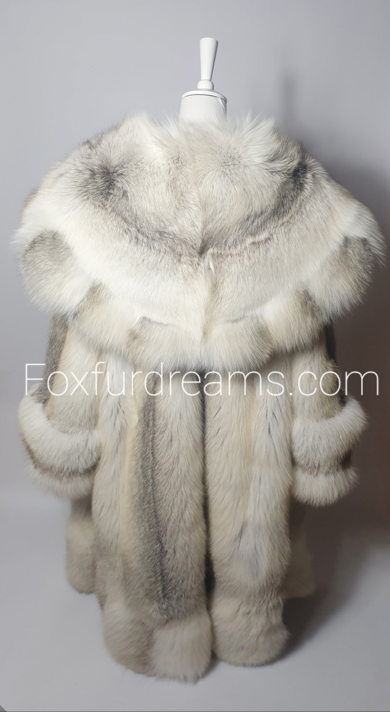 SAGA Fawn Light Fox Pelzmantel